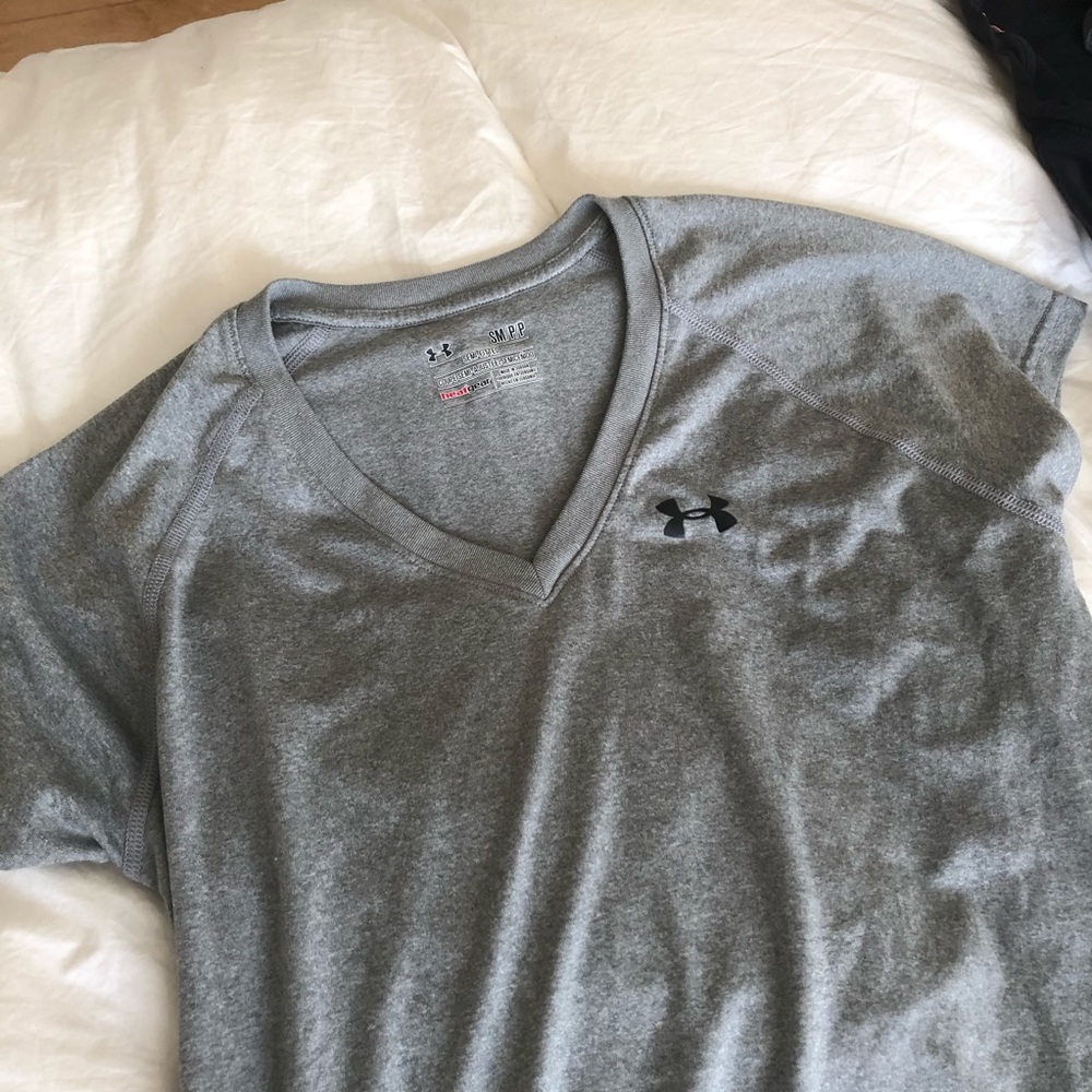 Under armour womens fitted gray top